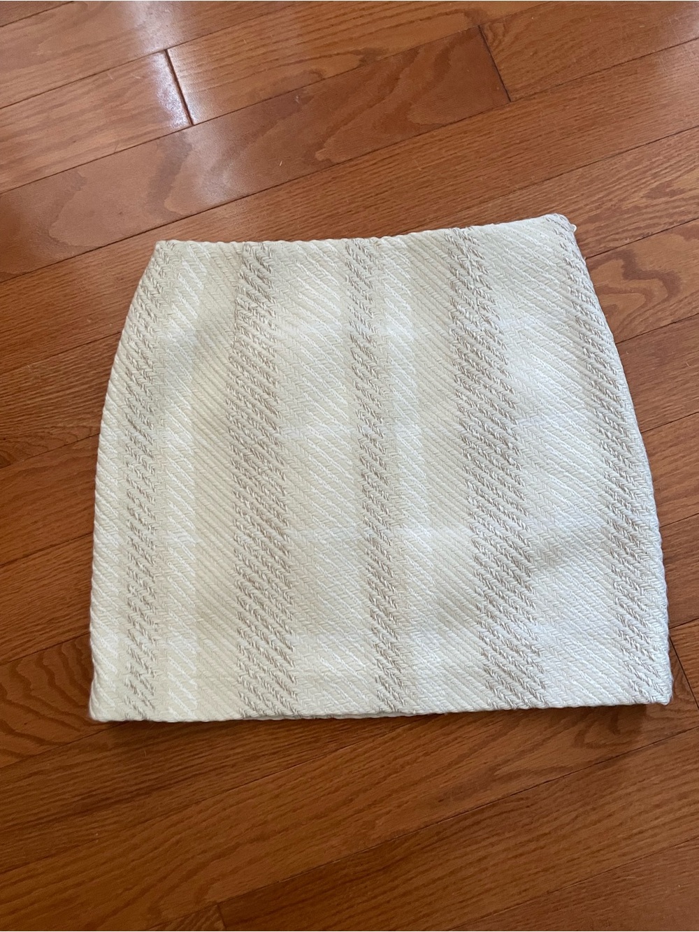H&M Ivory Textured Mini Skirt